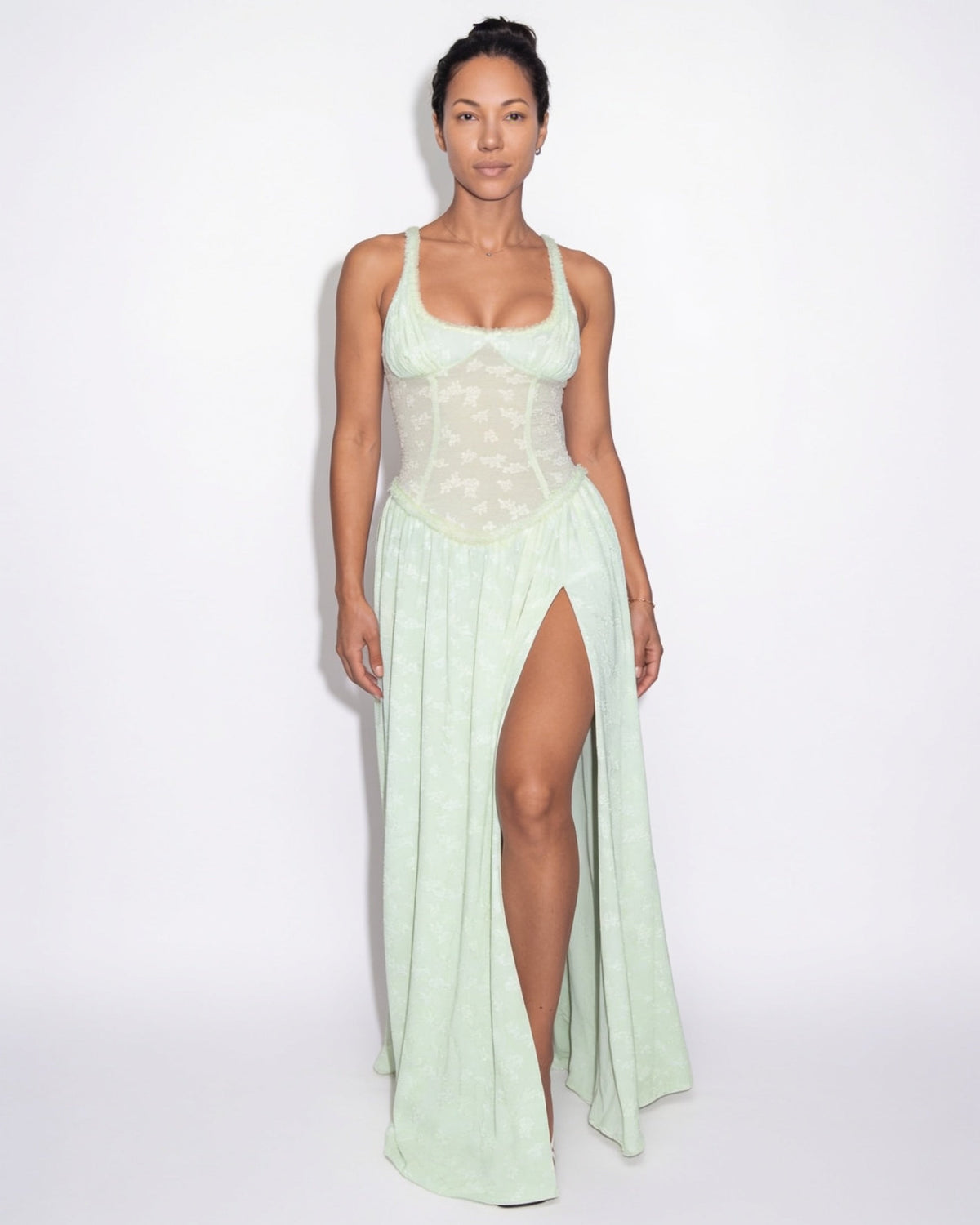 La robe corset fleurie, romantisme des soirées d'été