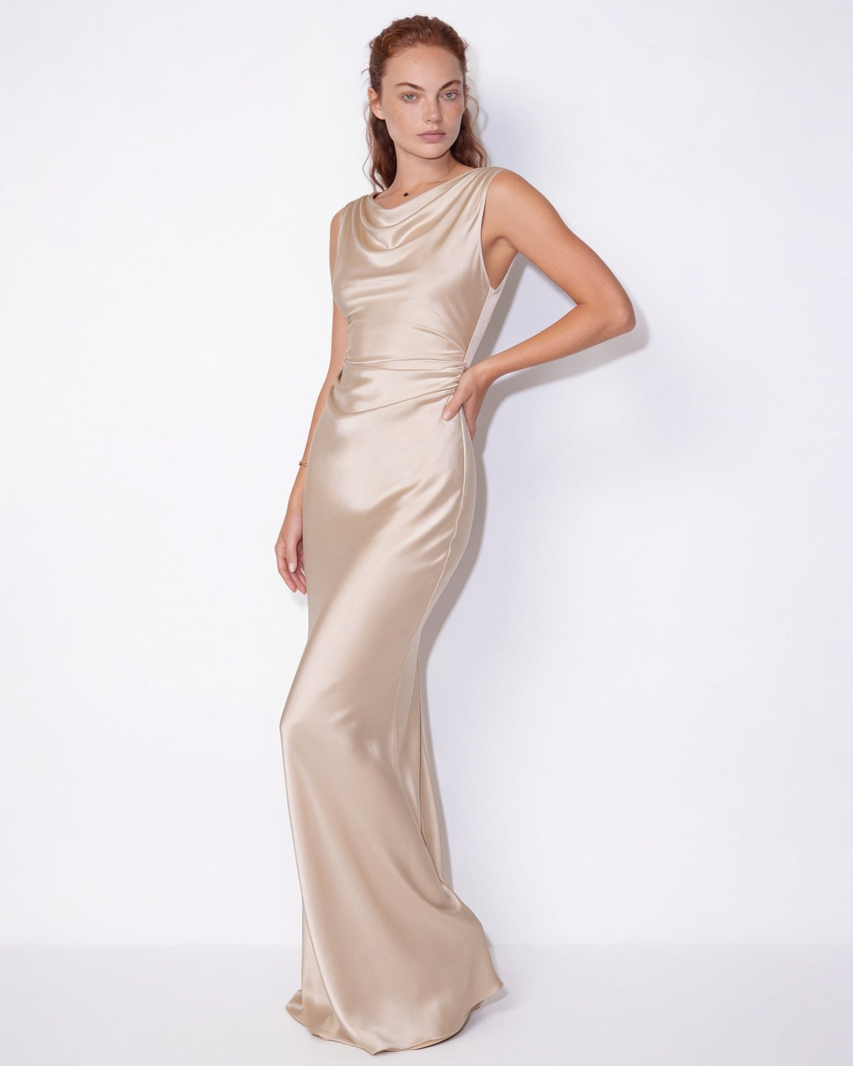 Robe longue col bénitier, dos ouvert — Sorellea