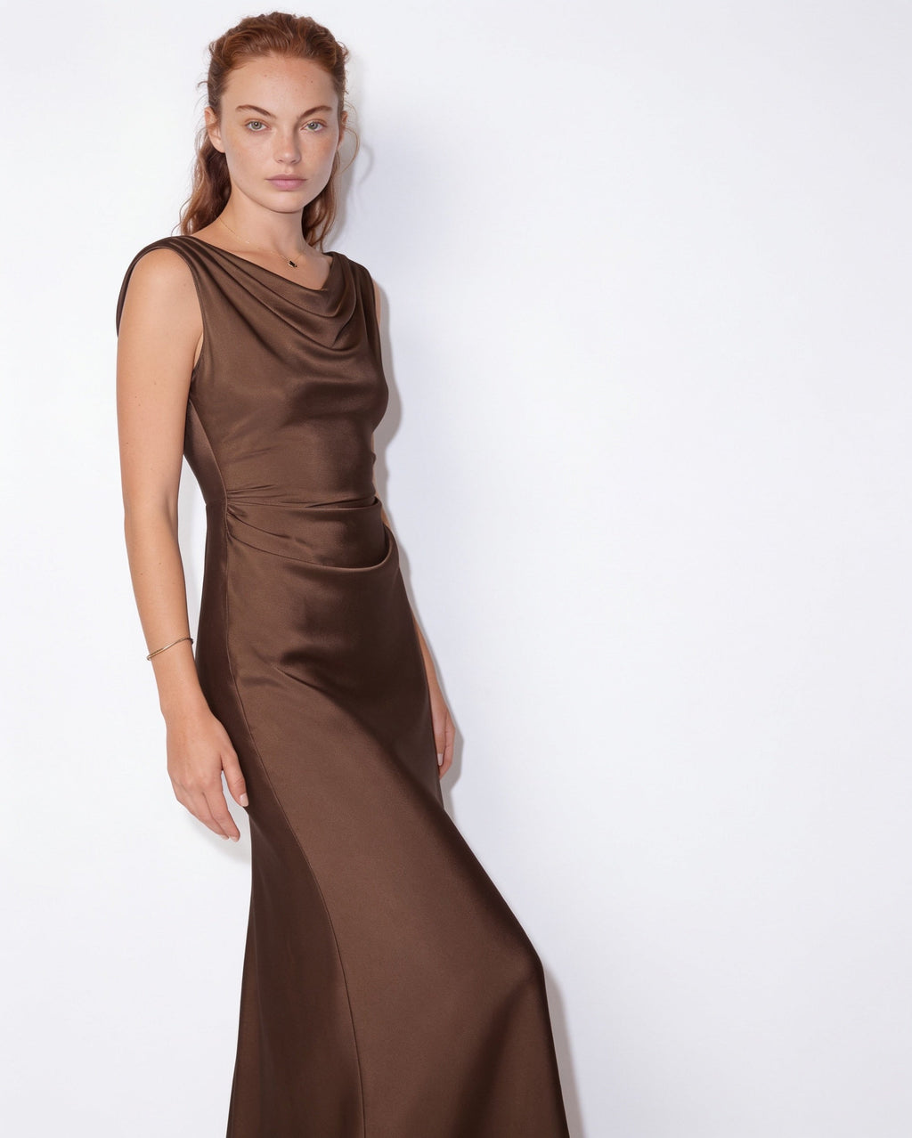 Robe longue col bénitier, dos ouvert — Sorellea