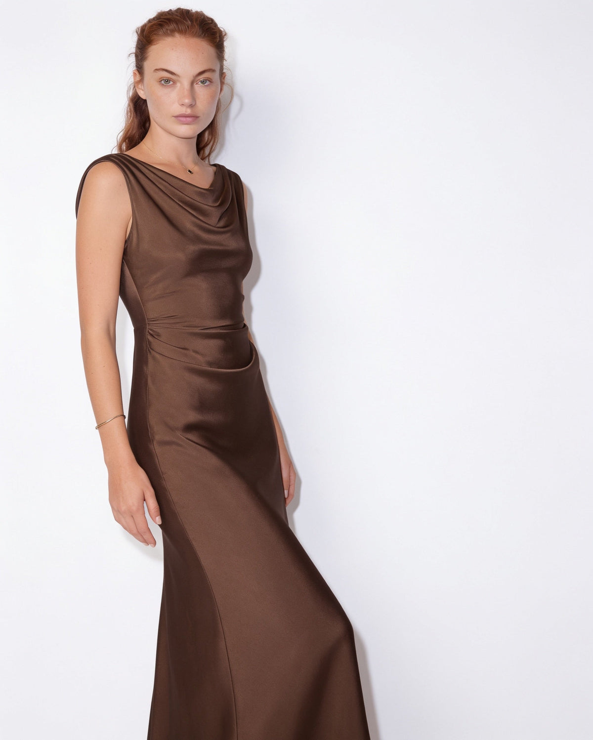 Robe longue col bénitier, dos ouvert — Sorellea