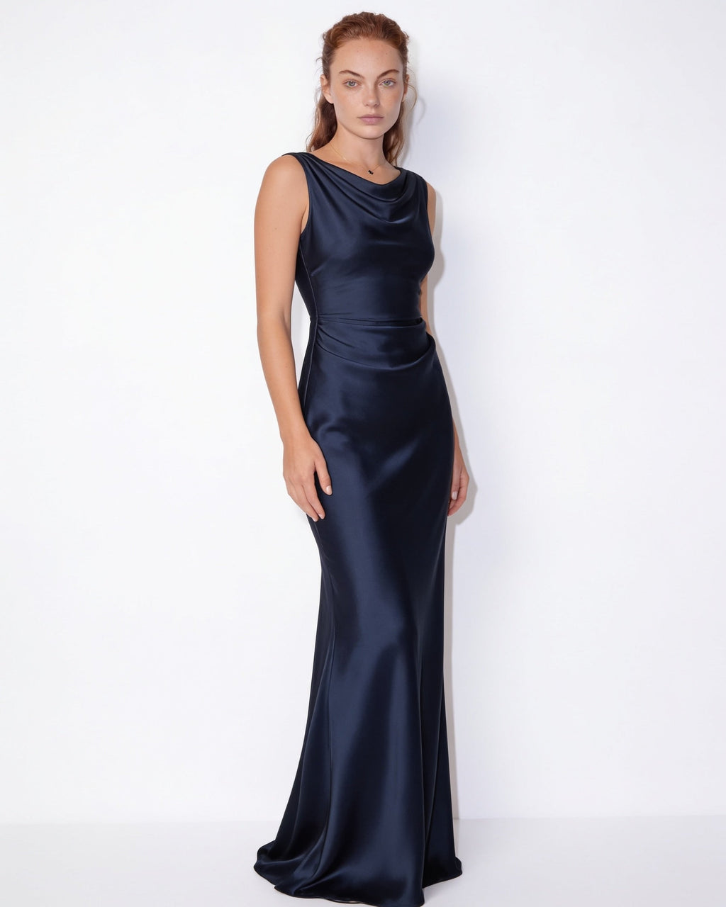 Robe longue col bénitier, dos ouvert — Sorellea