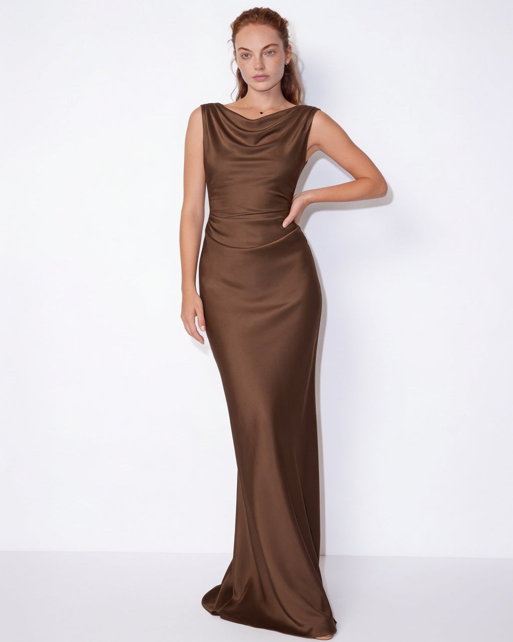 Robe longue col bénitier, dos ouvert — Sorellea