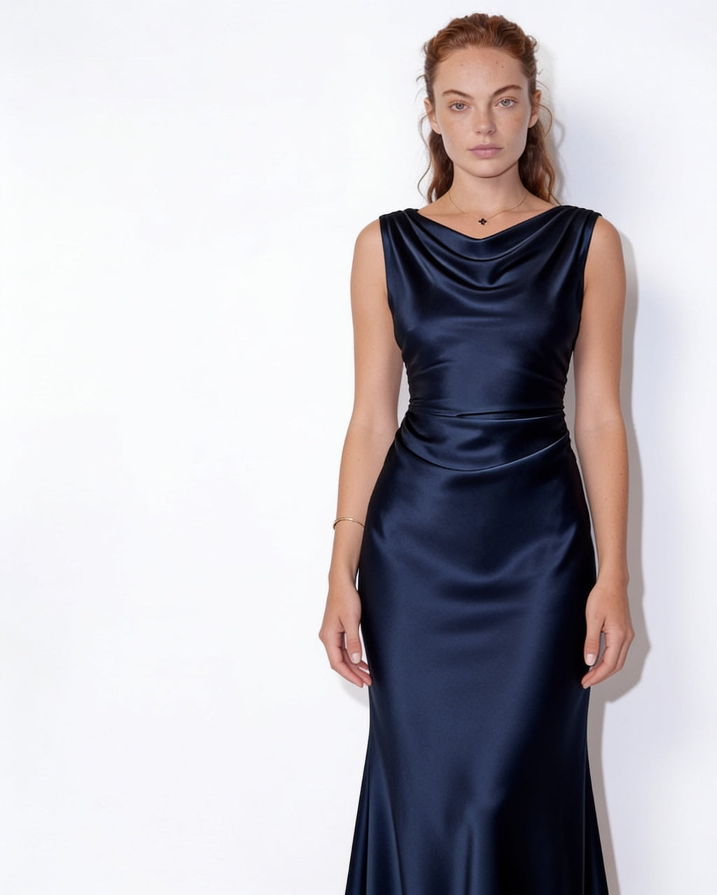 Robe longue col bénitier, dos ouvert — Sorellea