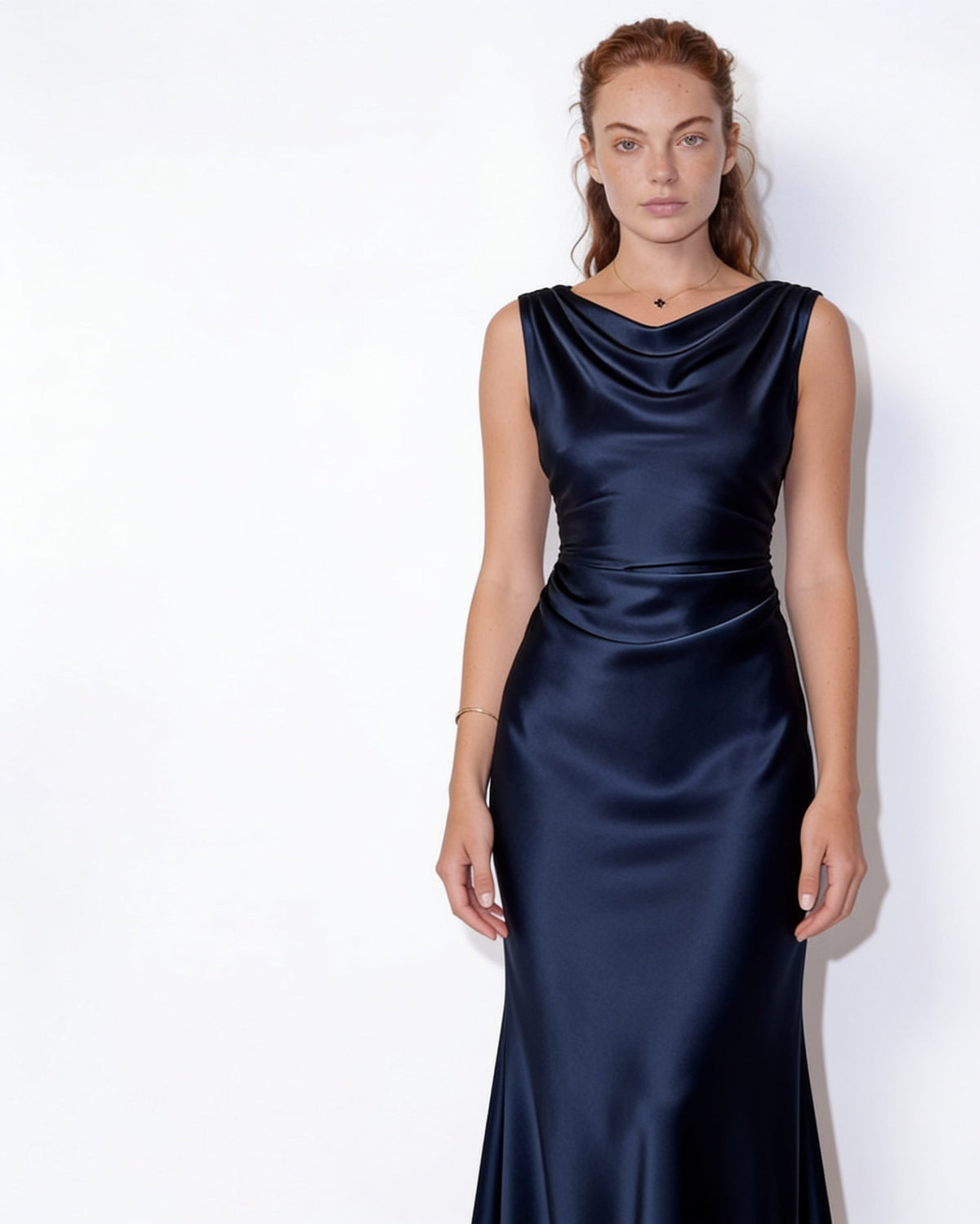 Robe longue col bénitier, dos ouvert — Sorellea