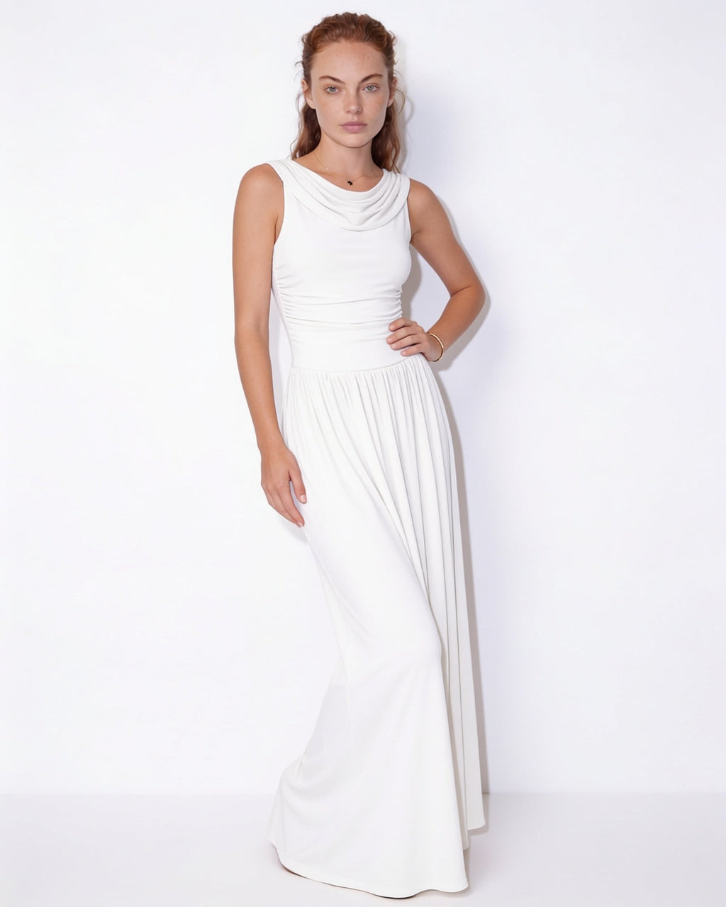 Robe longue col bénitier, taille froncée — Sorellea