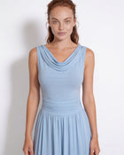 Robe longue col bénitier, taille froncée — Sorellea