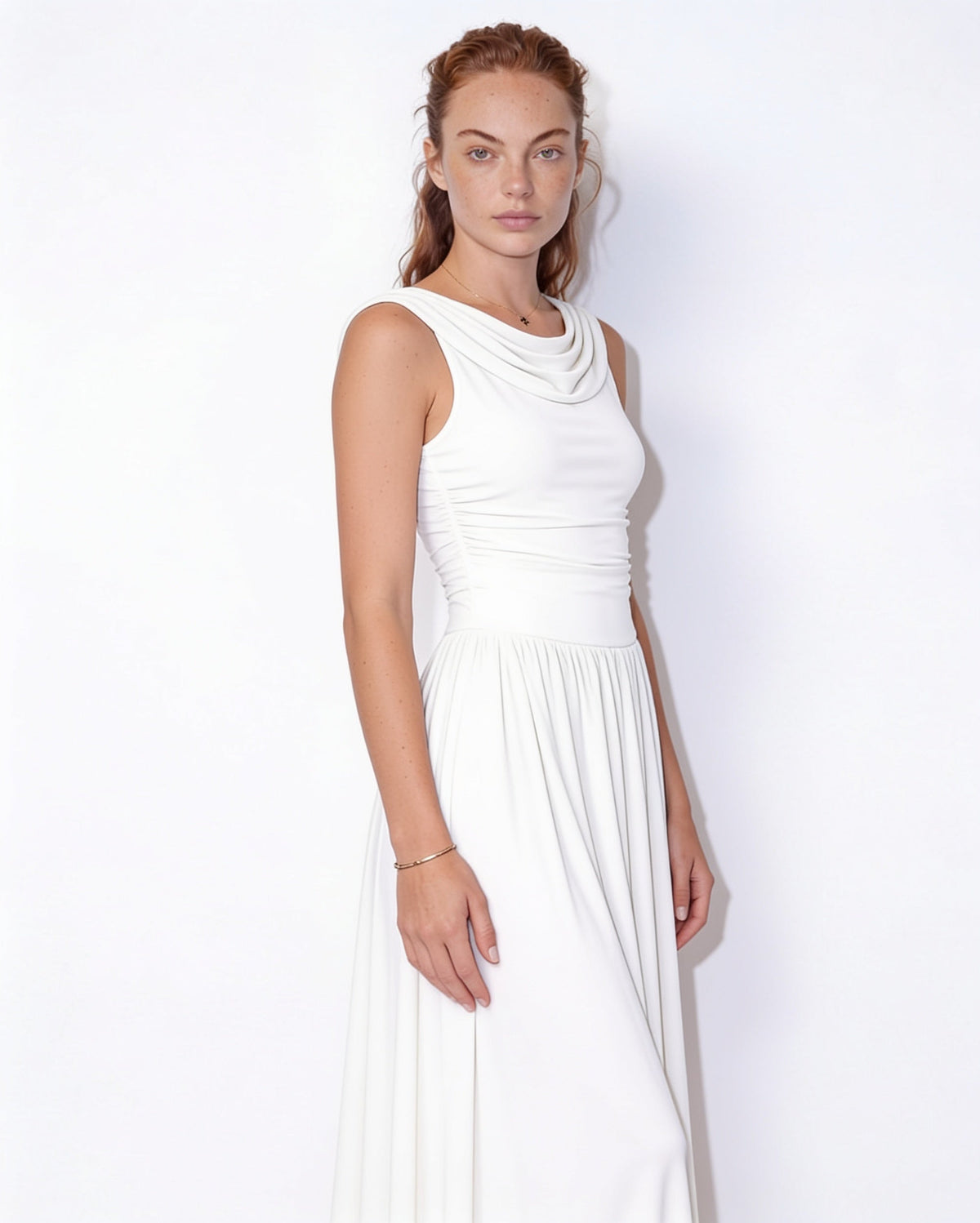 Robe longue col bénitier, taille froncée — Sorellea