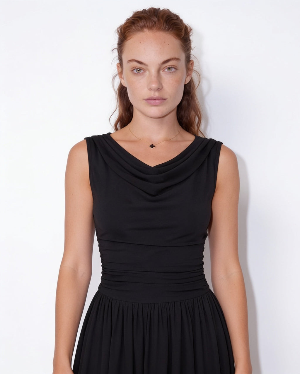 Robe longue col bénitier, taille froncée — Sorellea