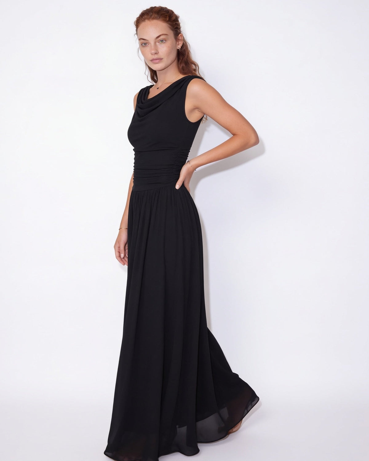 Robe longue col bénitier, taille froncée — Sorellea