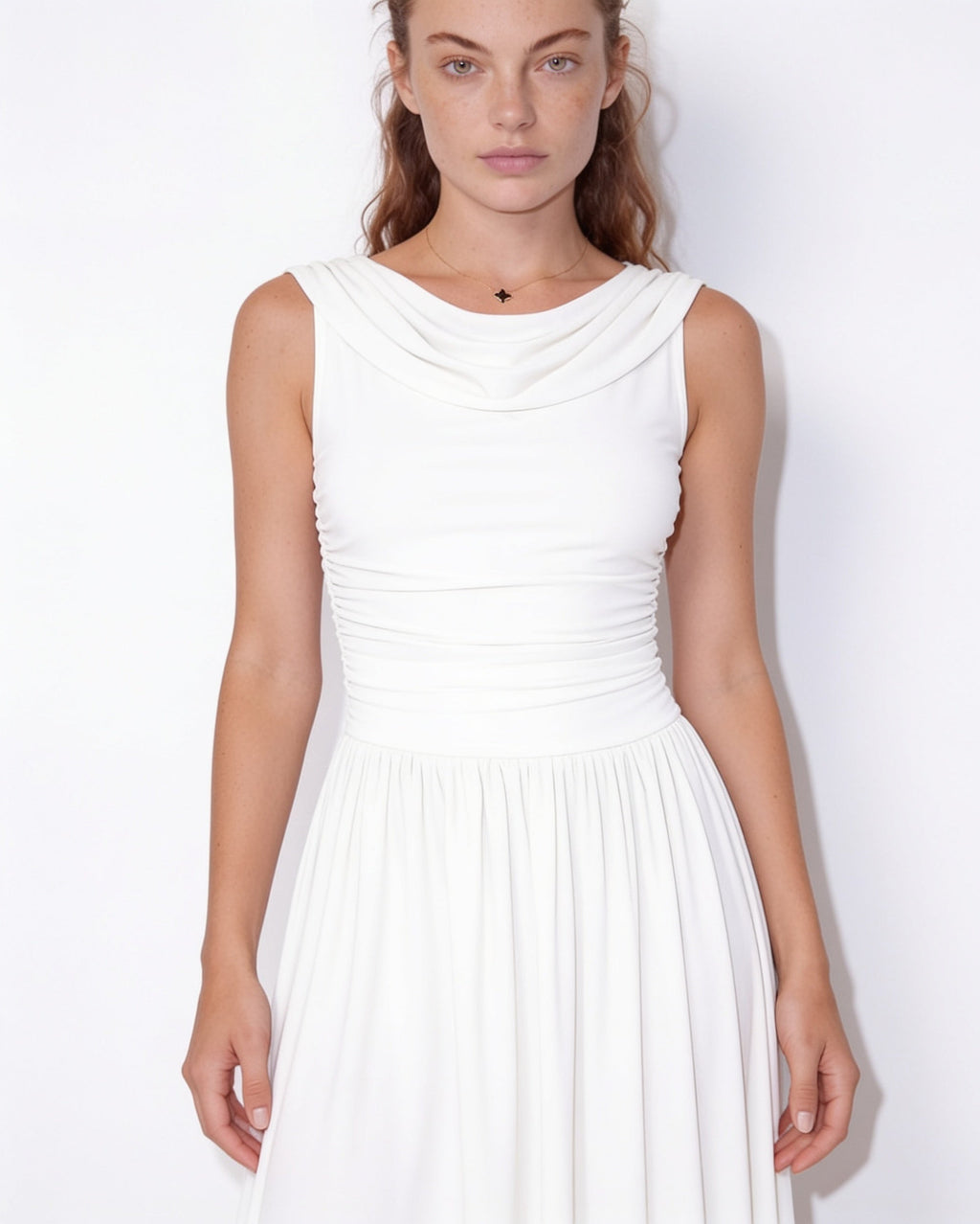 Robe longue col bénitier, taille froncée — Sorellea