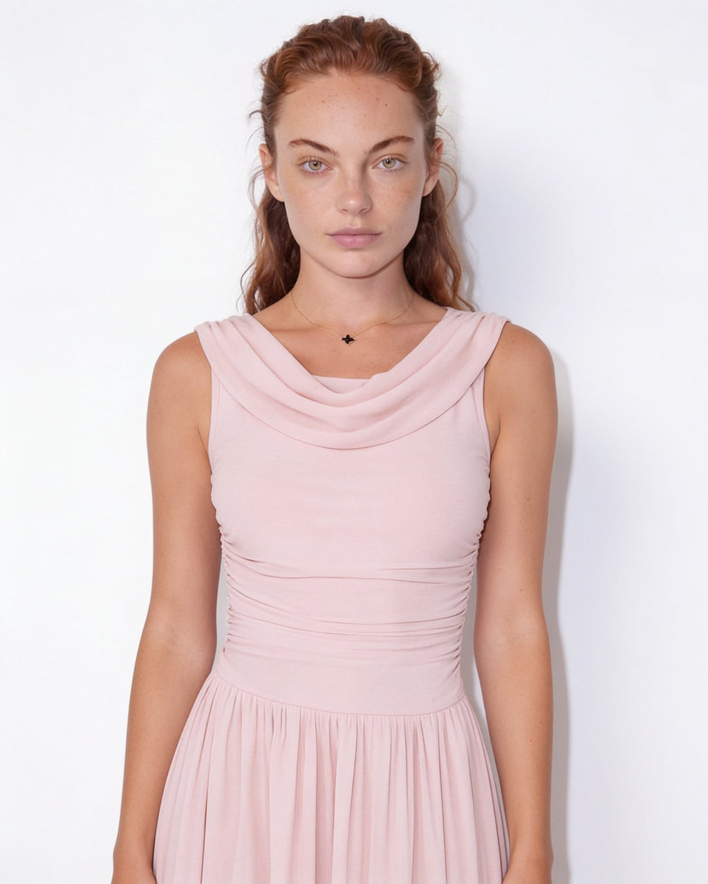 Robe longue col bénitier, taille froncée — Sorellea