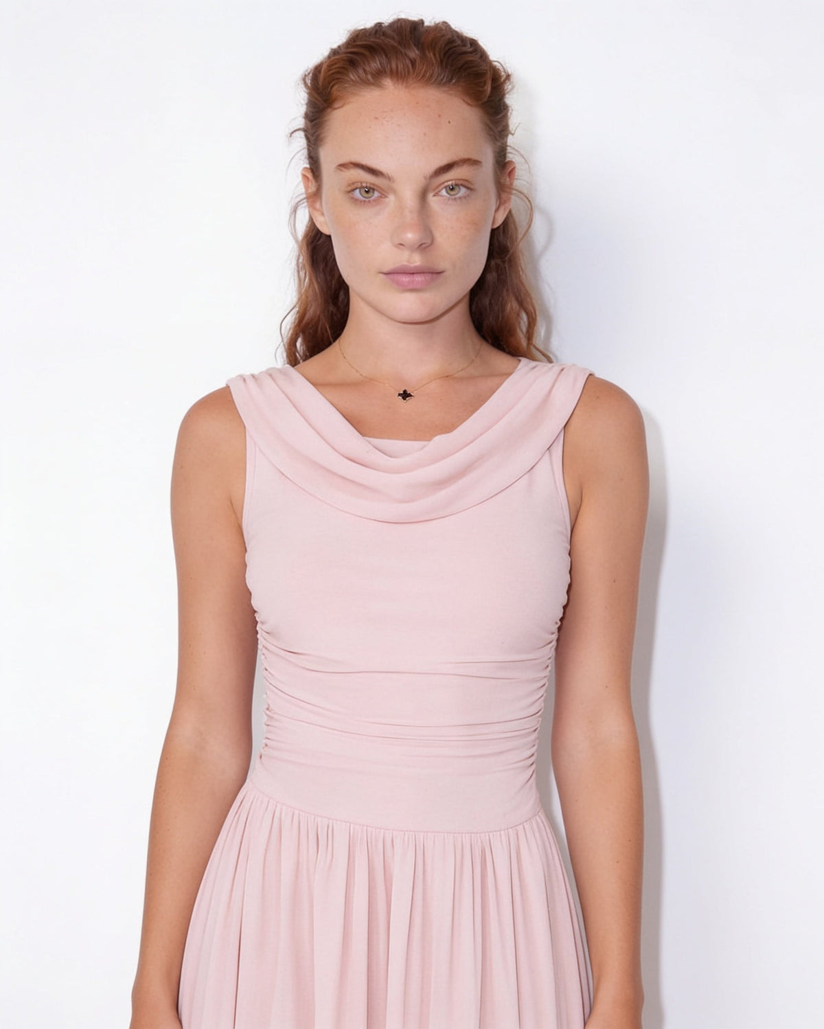 Robe longue col bénitier, taille froncée — Sorellea