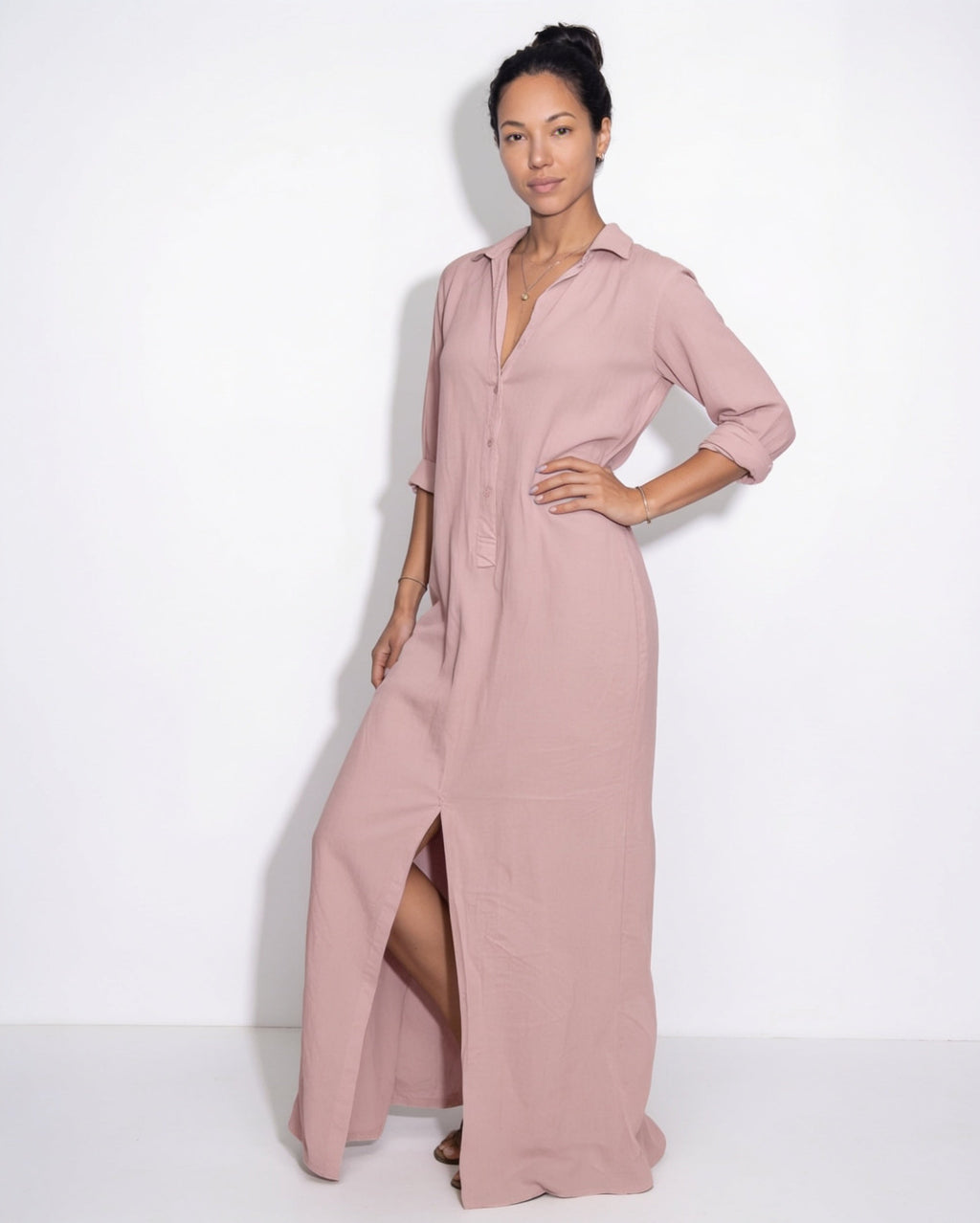 Robe longue boutonnée, épaules tombantes — Sorellea