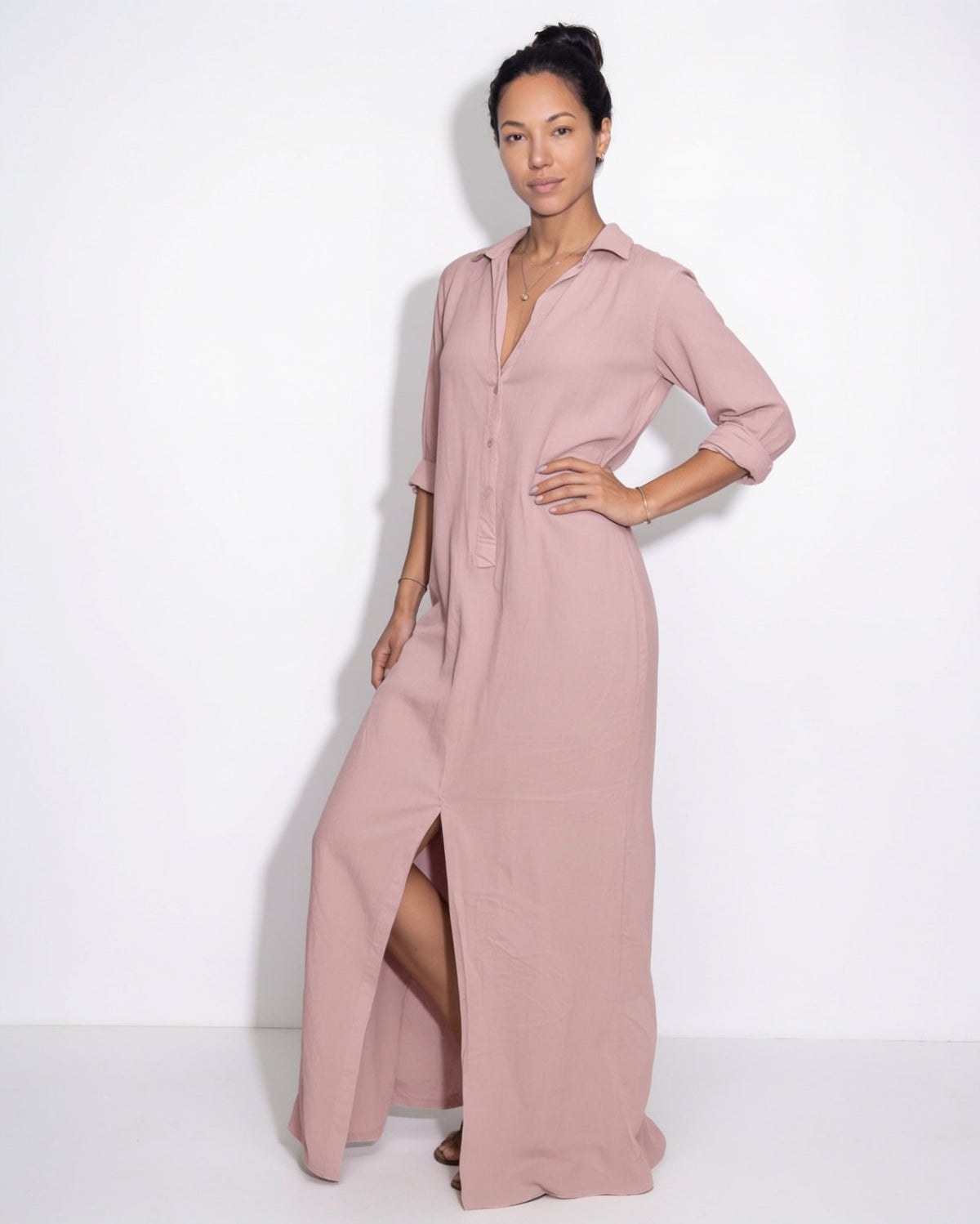 Robe longue boutonnée, épaules tombantes — Sorellea
