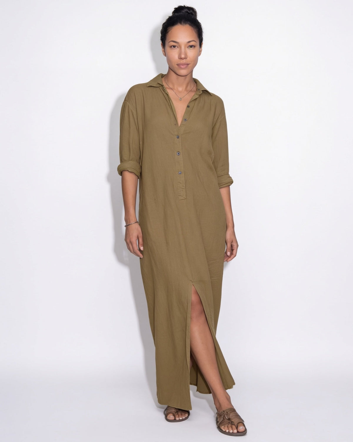 Robe longue boutonnée, épaules tombantes — Sorellea