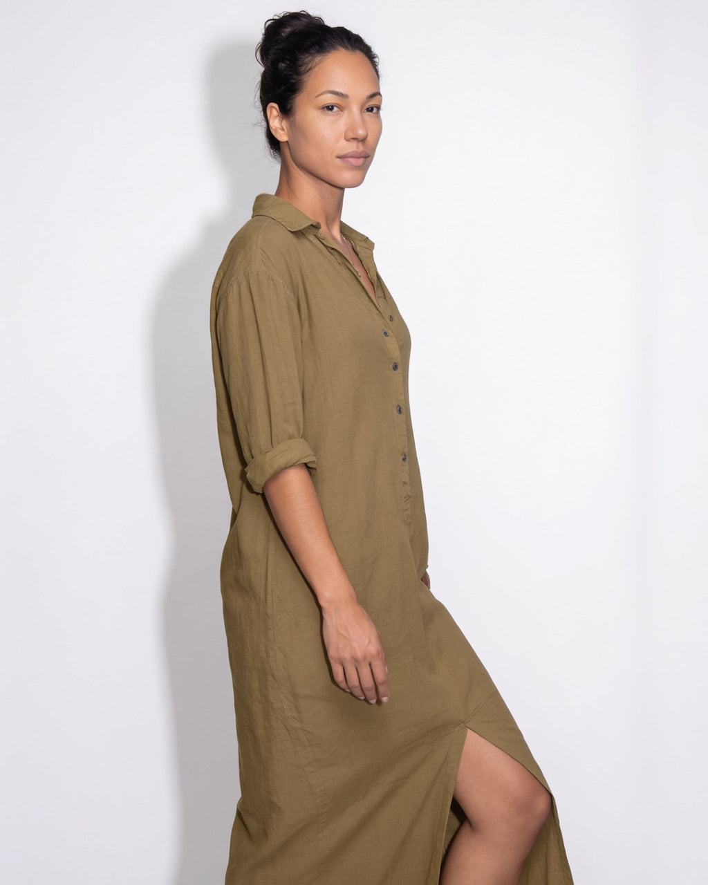 Robe longue boutonnée, épaules tombantes — Sorellea