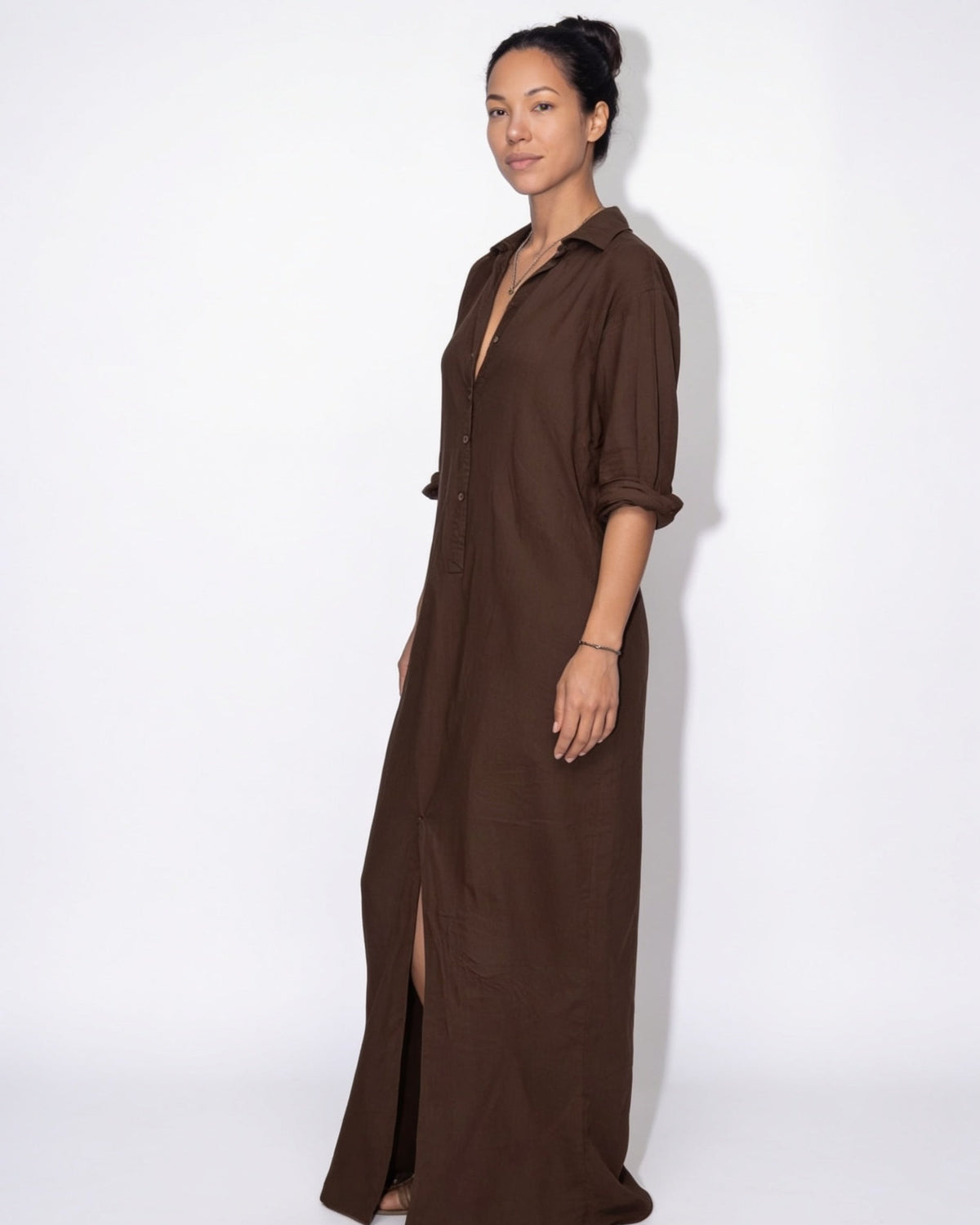 Robe longue boutonnée, épaules tombantes — Sorellea