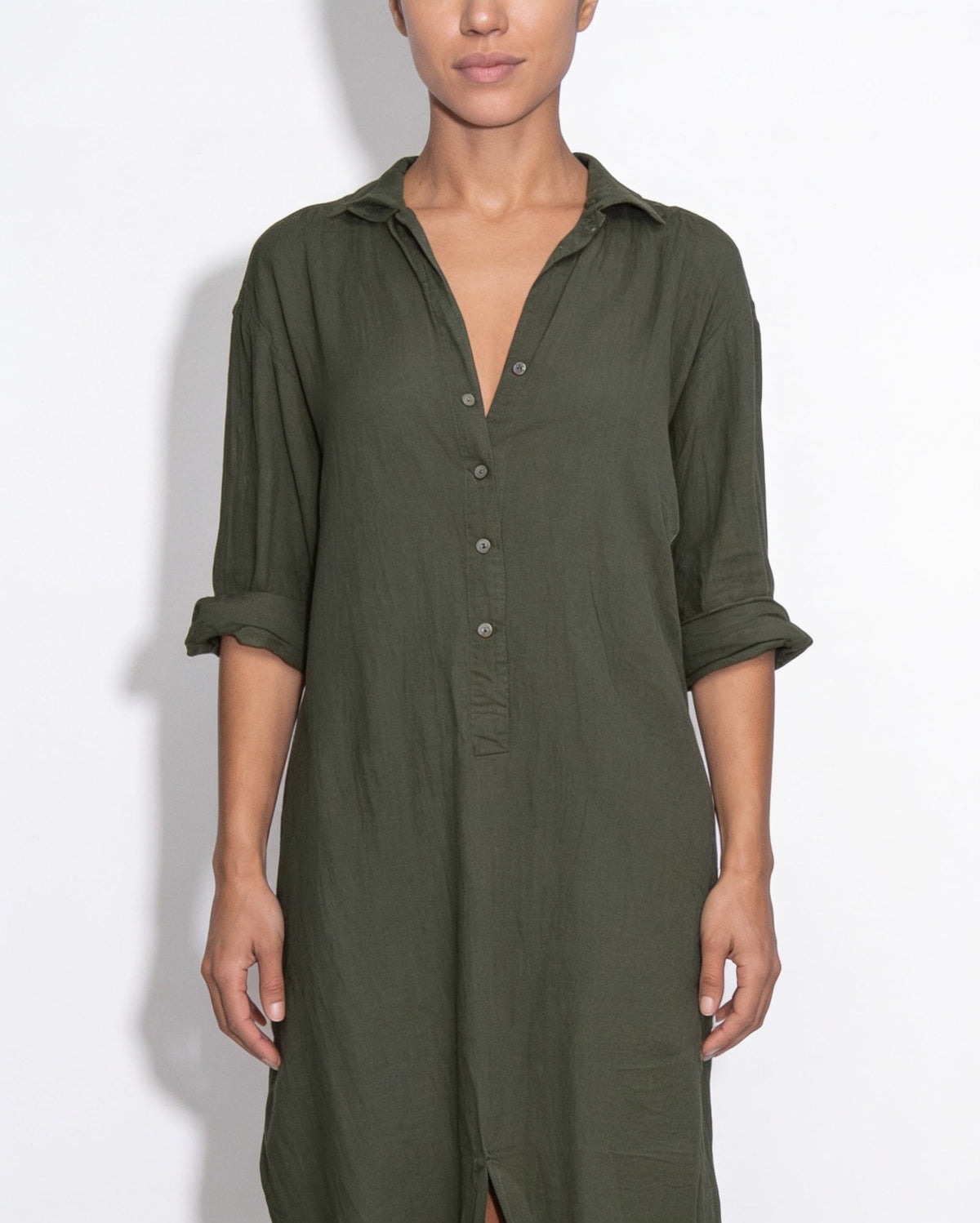 Robe longue boutonnée, épaules tombantes — Sorellea