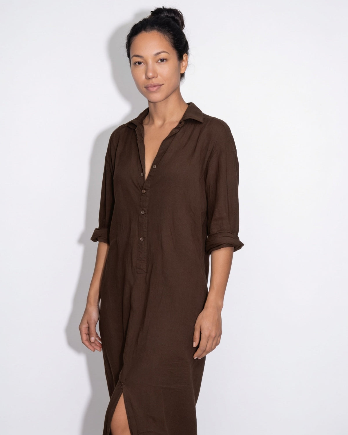 Robe longue boutonnée, épaules tombantes — Sorellea