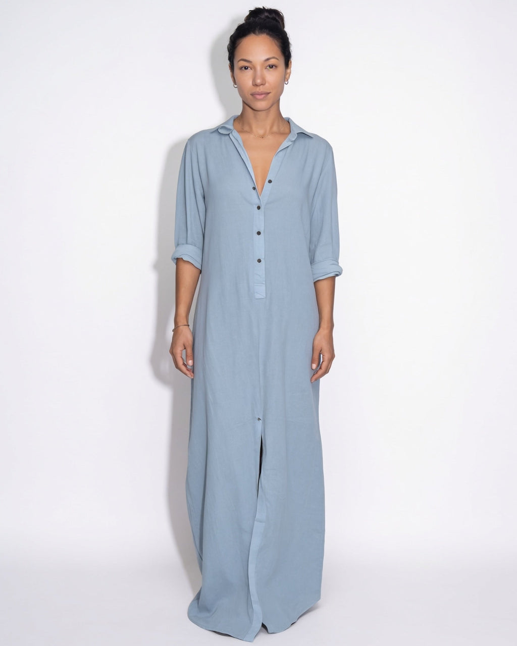 Robe longue boutonnée, épaules tombantes — Sorellea