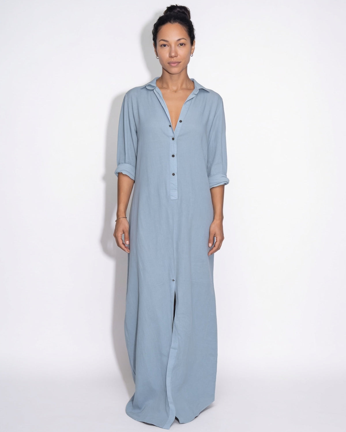 Robe longue boutonnée, épaules tombantes — Sorellea