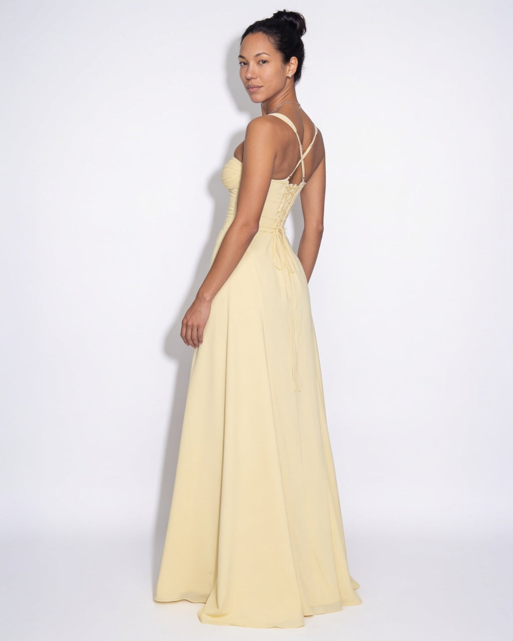 Robe longue froncée à laçage dos — Sorellea