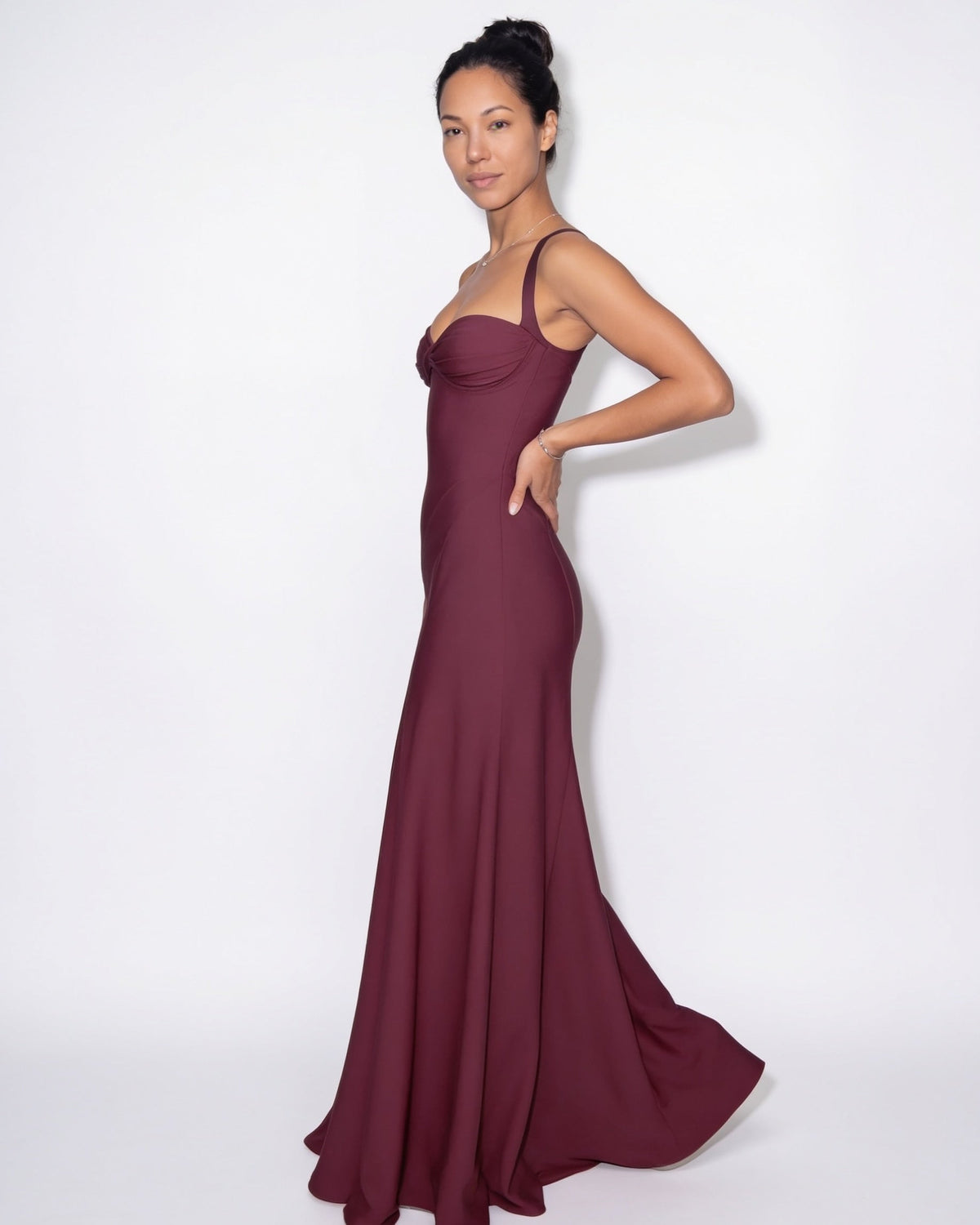 Robe longue froncée à laçage dos — Sorellea