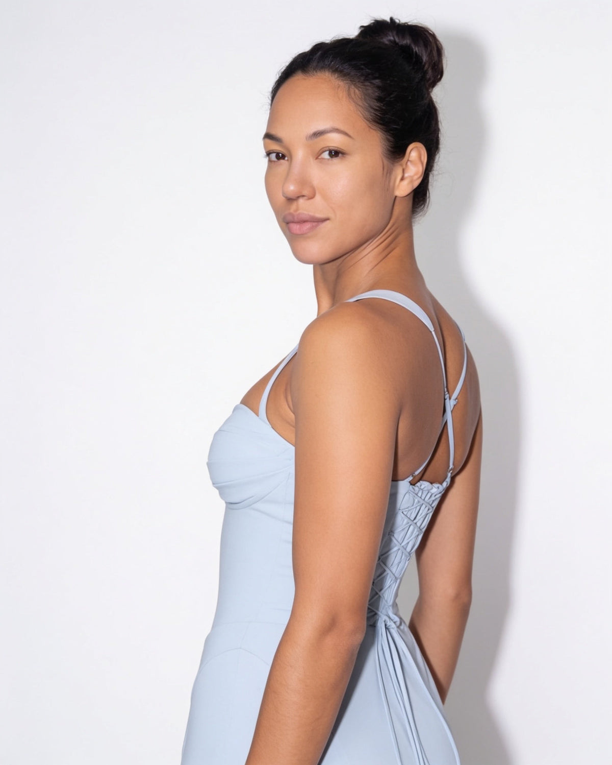 Robe longue froncée à laçage dos — Sorellea