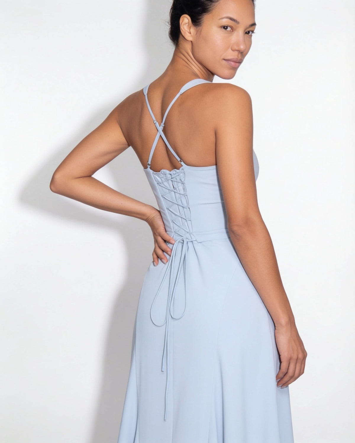 Robe longue froncée à laçage dos — Sorellea