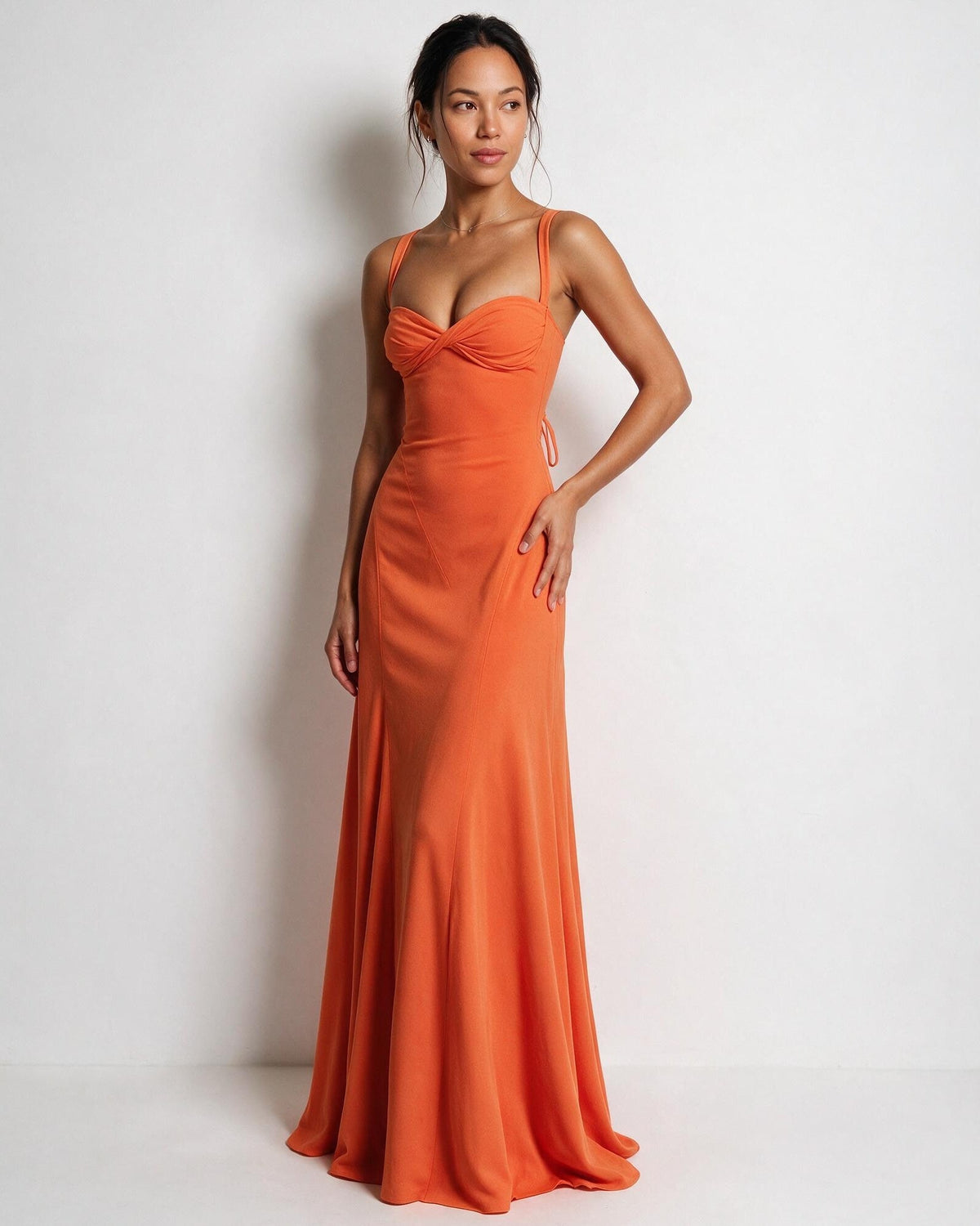 Robe longue froncée à laçage dos — Sorellea