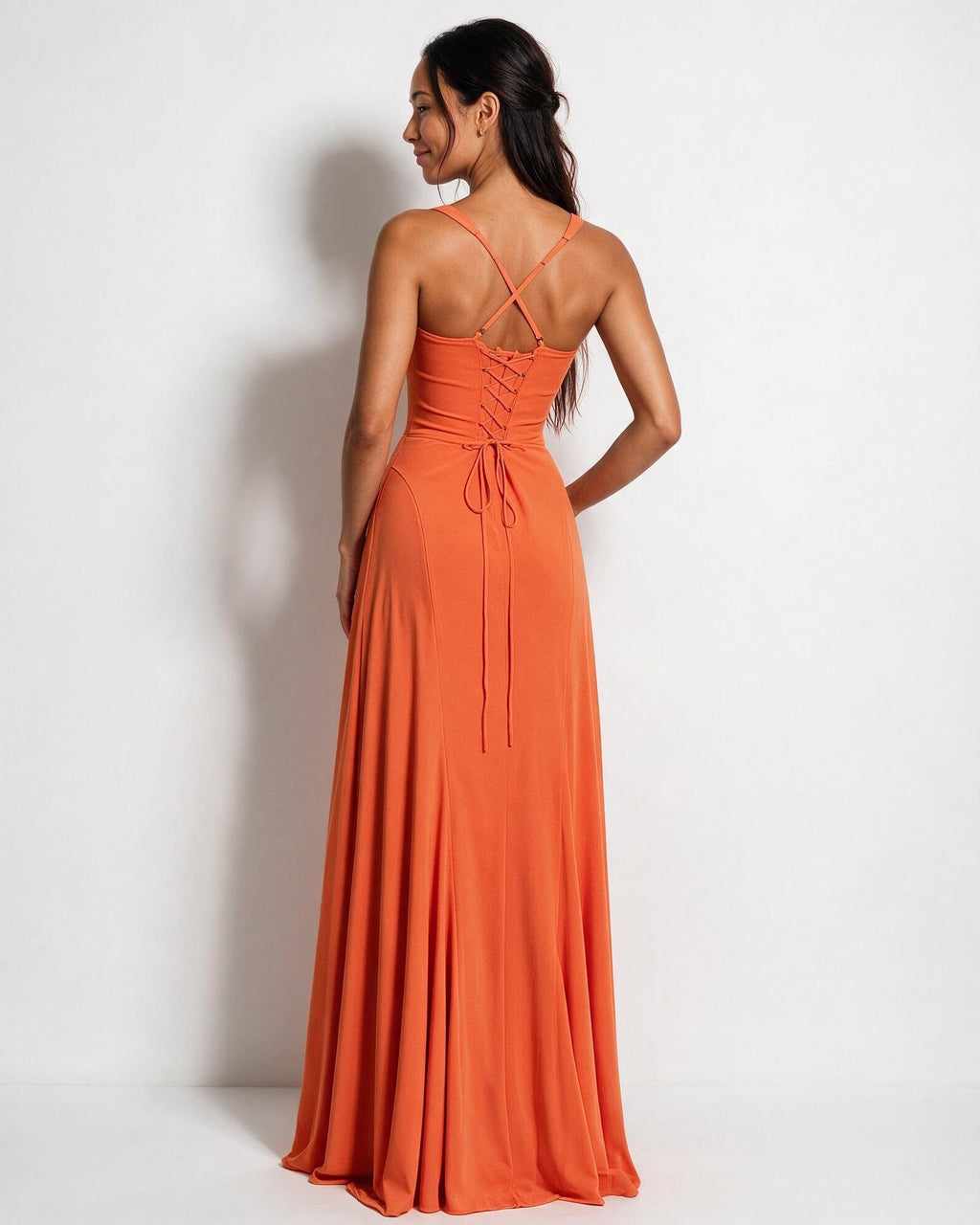 Robe longue froncée à laçage dos — Sorellea