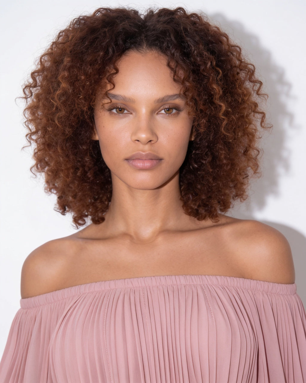 Robe longue plissée, épaules dénudées — Sorellea