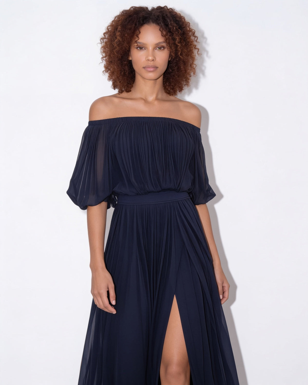 Robe longue plissée, épaules dénudées — Sorellea