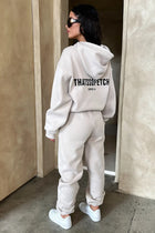 Jogging femme beige coupe large en molleton