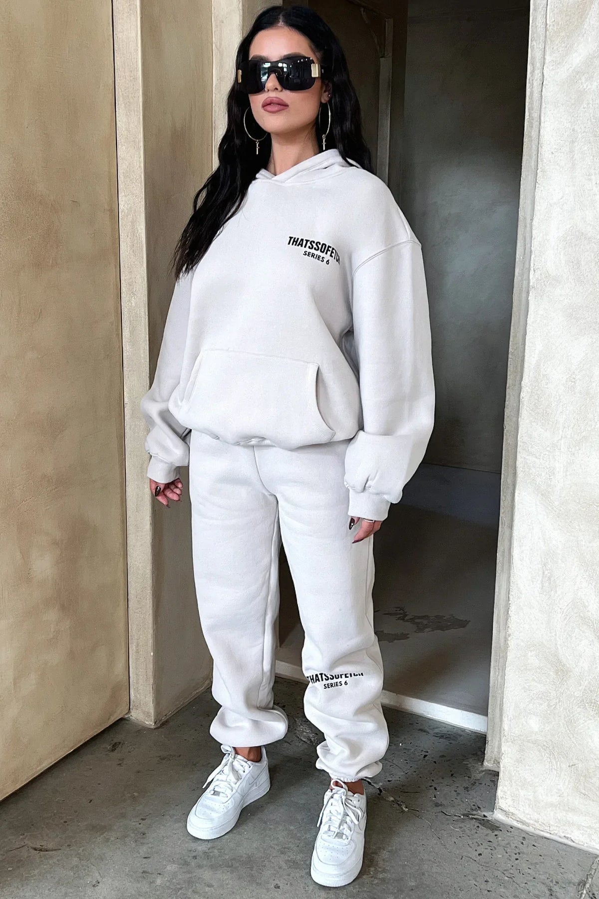Jogging femme beige coupe large en molleton